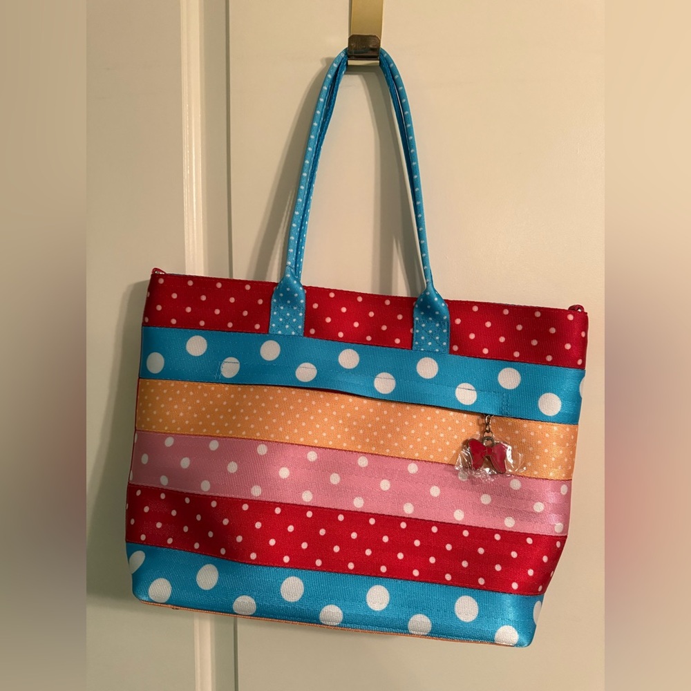 Harveys Disney Minnie Lots of Dots Medium Streamline Tote